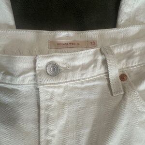 Levi white ribcage “barley freezing” color